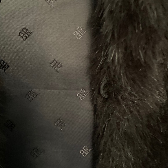 Banana Republic - Gray Faux Fur Vest - Picture 9 of 17